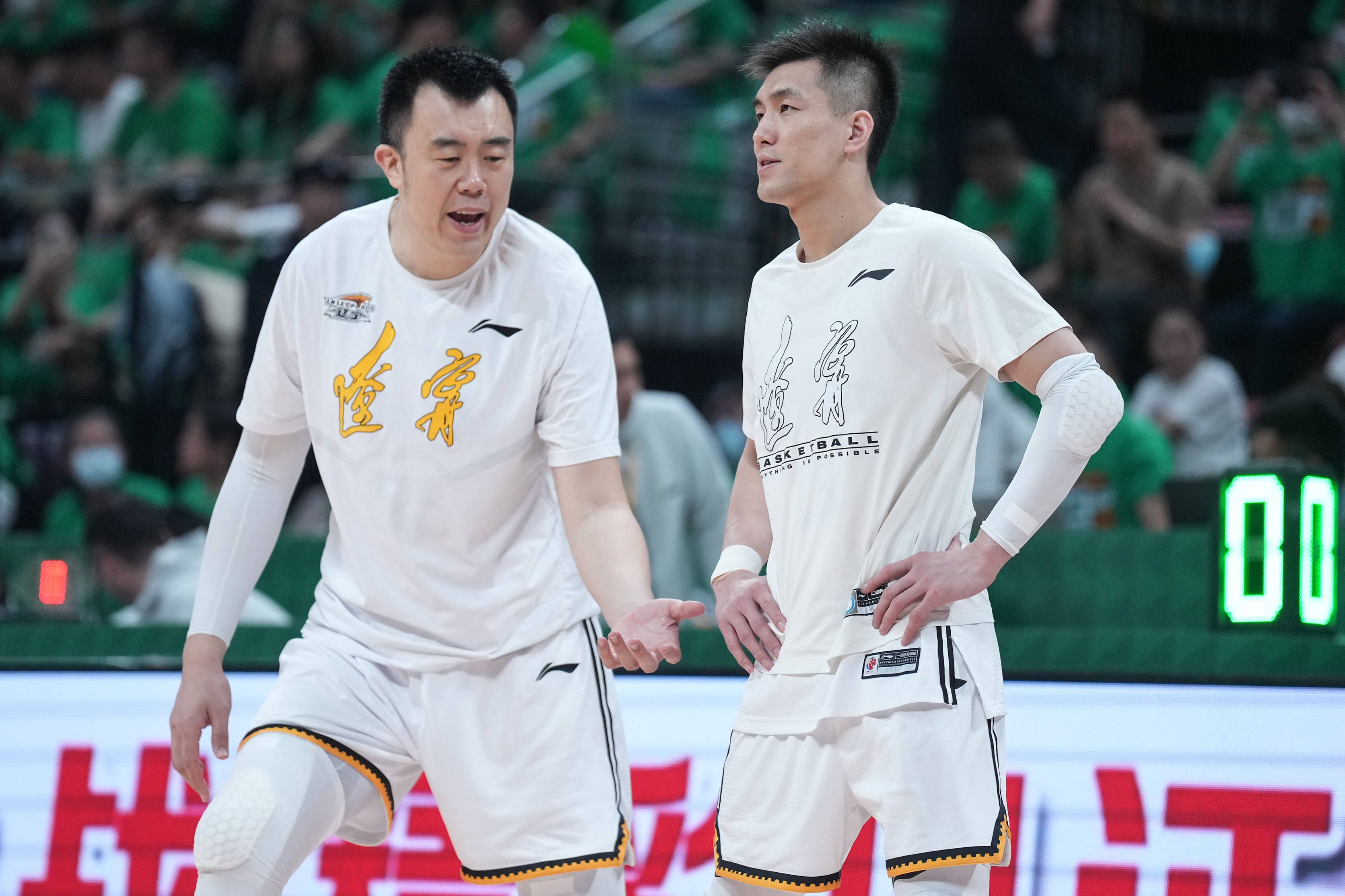 第43分钟，穆勒横传，凯恩禁区外直接起脚远射轰出世界波，拜仁2-0沃尔夫斯堡。